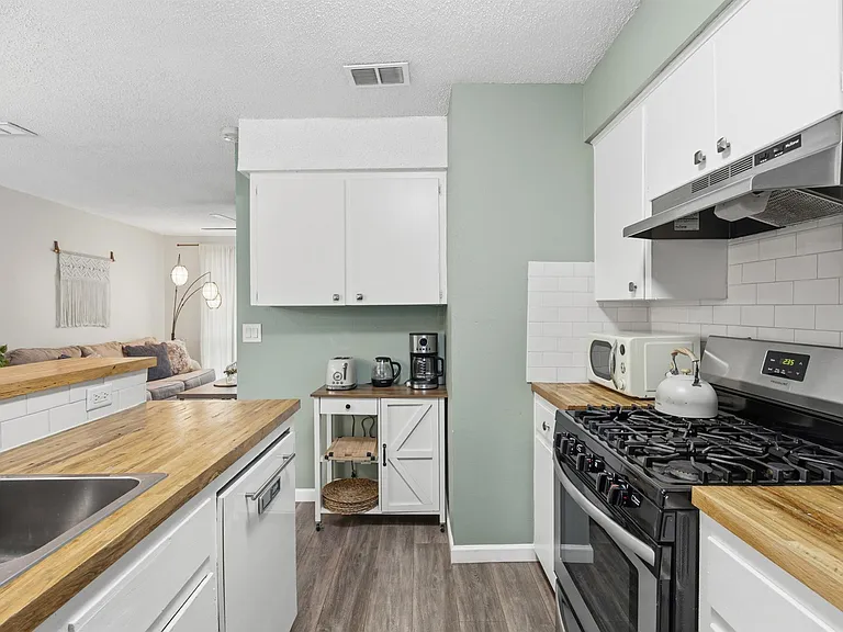 11301 Oakwood Dr #A — Photo 10