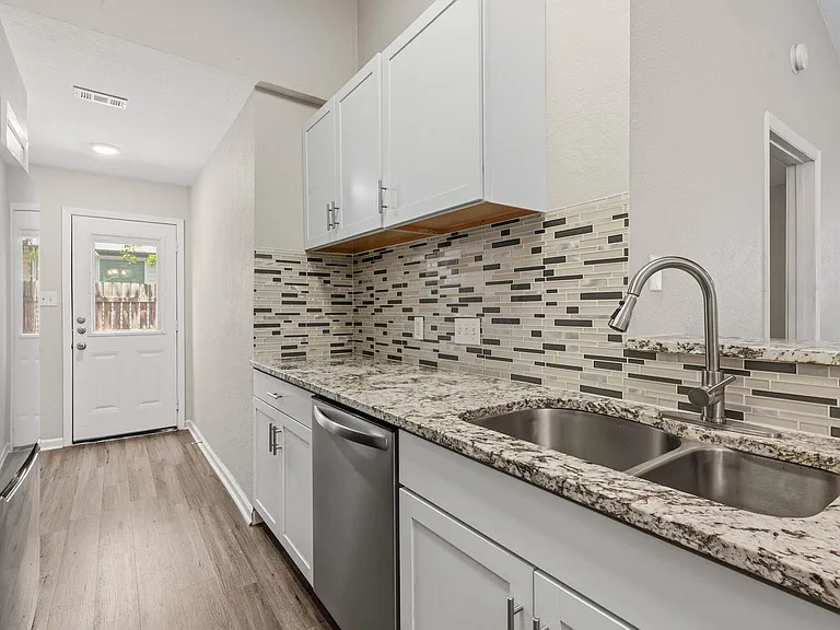 2302 Fuzz Fairway #B — Photo 9