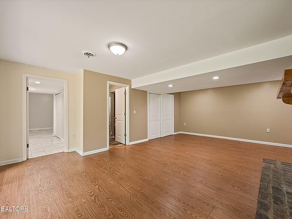 32nd image of 3521 Montlake Dr