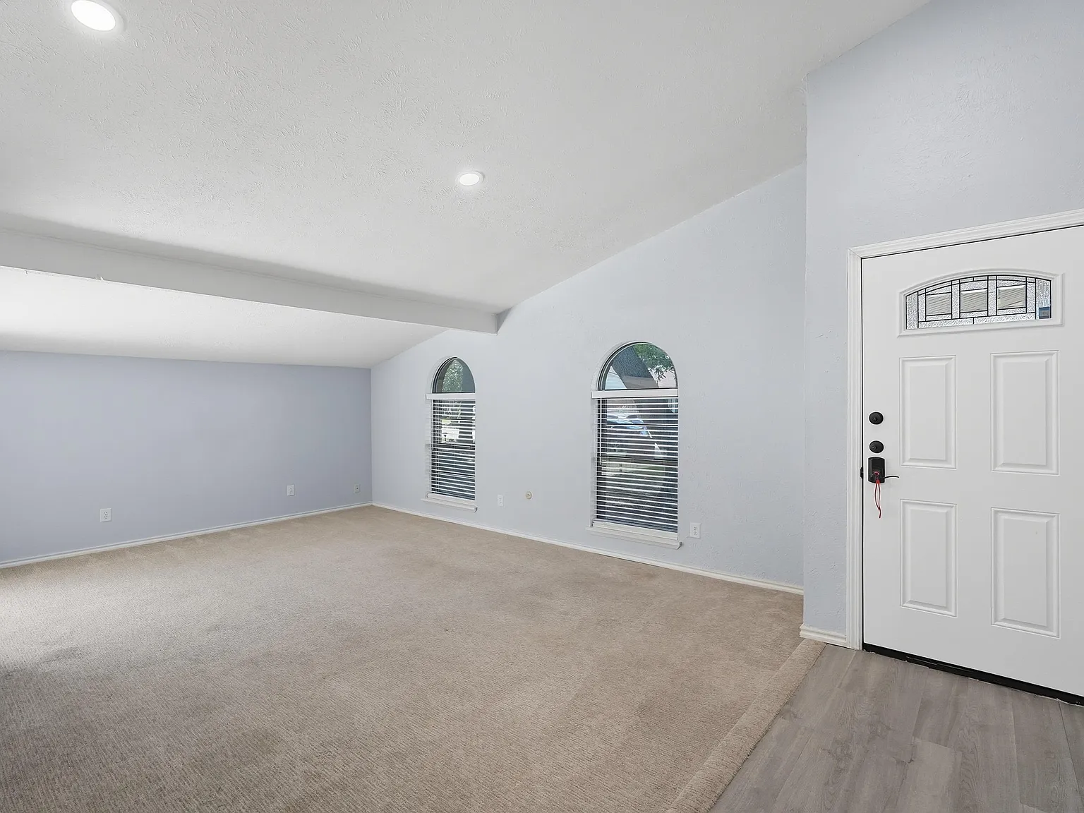 3 bed, 1946 sqft, $2,345 — Photo 3