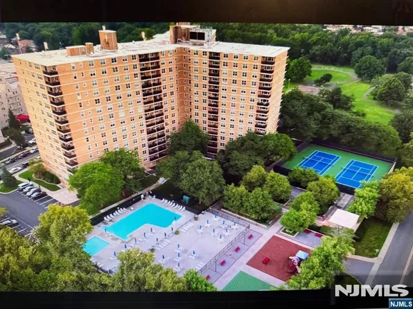 2200 Central Road #8S, Fort Lee, NJ 07024