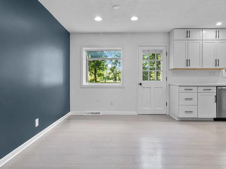 820 Eaglewood Dr — Photo 9