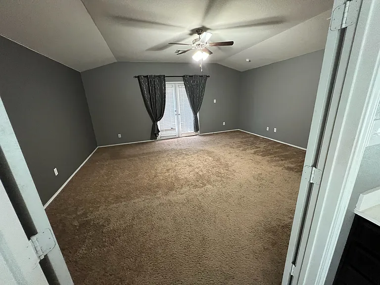 5561 Othello Dr — Photo 17
