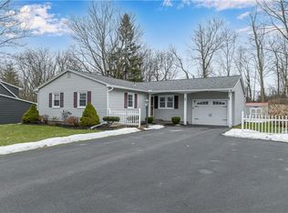 75 Holiday Ln, Canandaigua, NY 14424