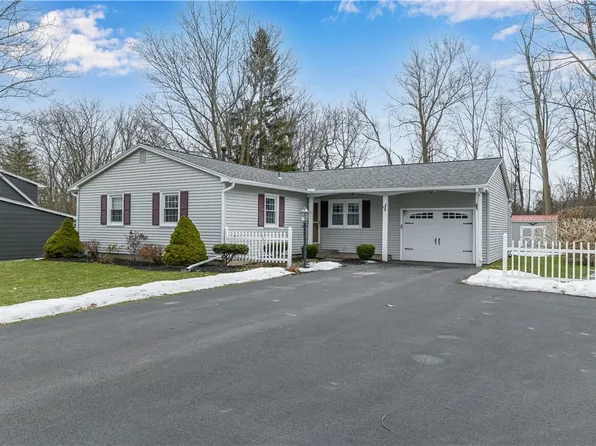 75 Holiday Ln, Canandaigua, NY 14424