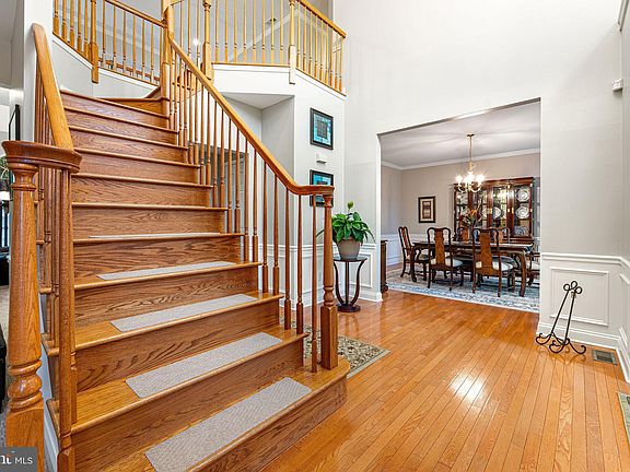 5th image of 186 White Cedar Dr