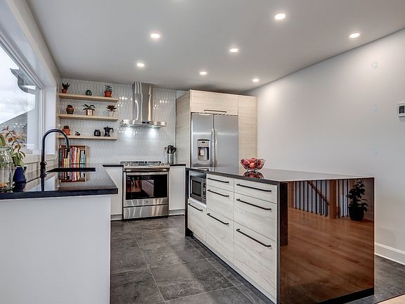 3rd image of 2100 Rue Richelieu Point