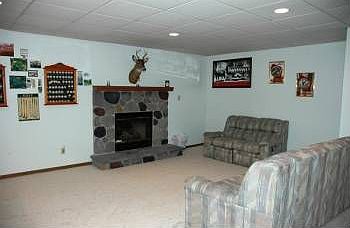 3rd image of 911 W Finch Ct
