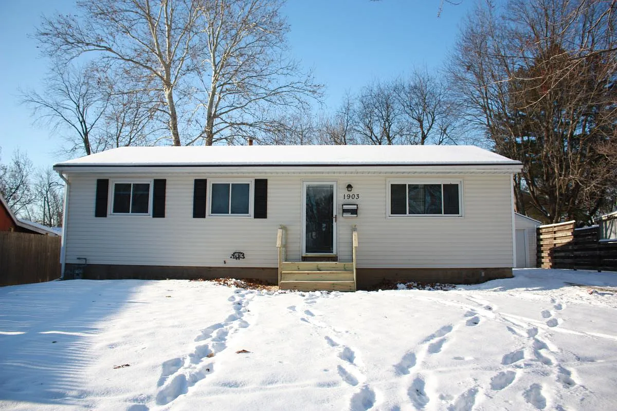 1903 E Country Squire Dr photo 1