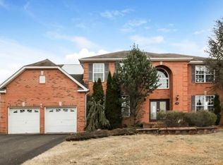 19 Mitchell Dr, Monroe Township, NJ 08831