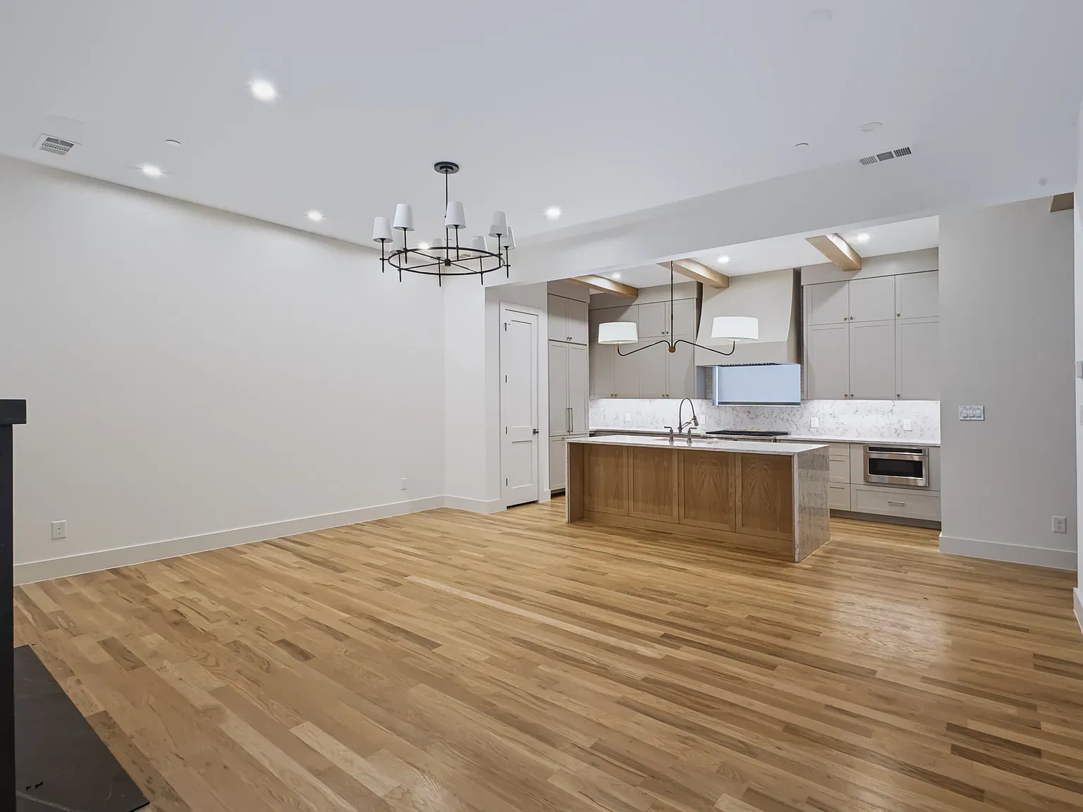 2 bed, 2.5 bath, 1448 sqft, $7,500 — Photo 2