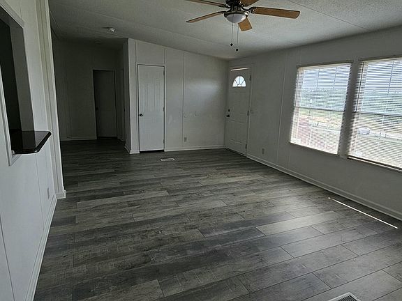 4th image of 70 Waterfront Dr