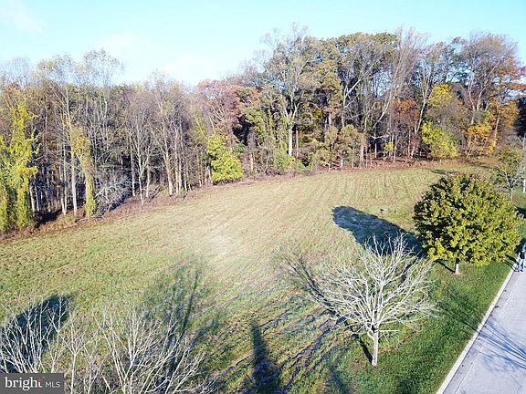3rd image of 4011 Cloverland Dr