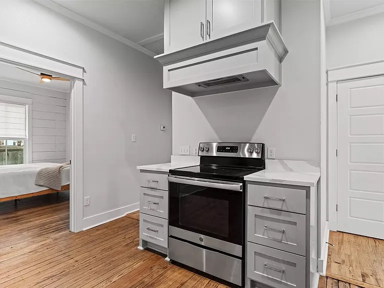 1012 Burnett Ave — Photo 13