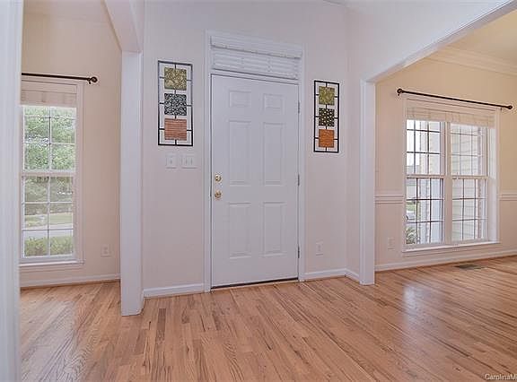 4th image of 808 Savannah Place Dr