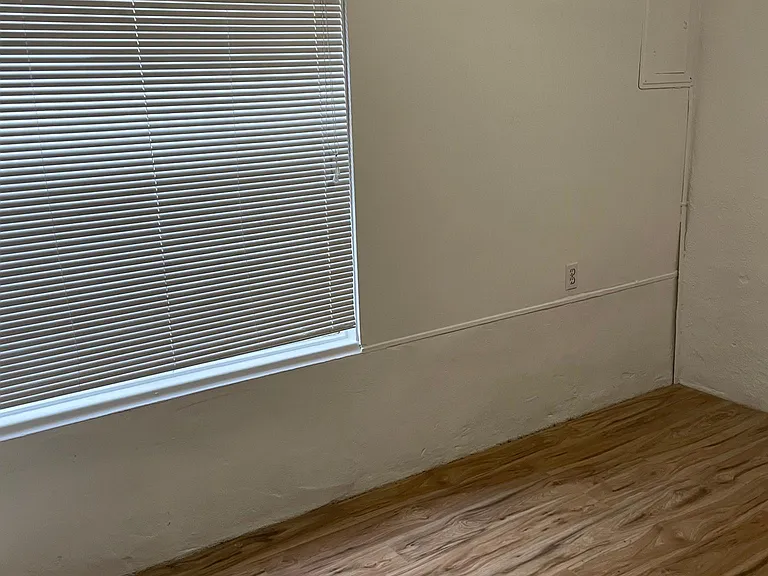 650 NE 42nd St #8 — Photo 16