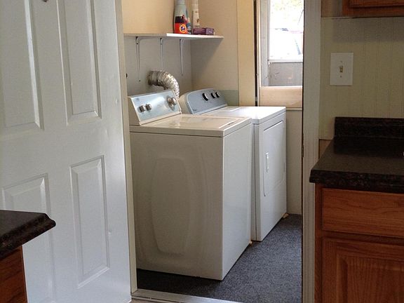 laundry in mud room off of kitchen