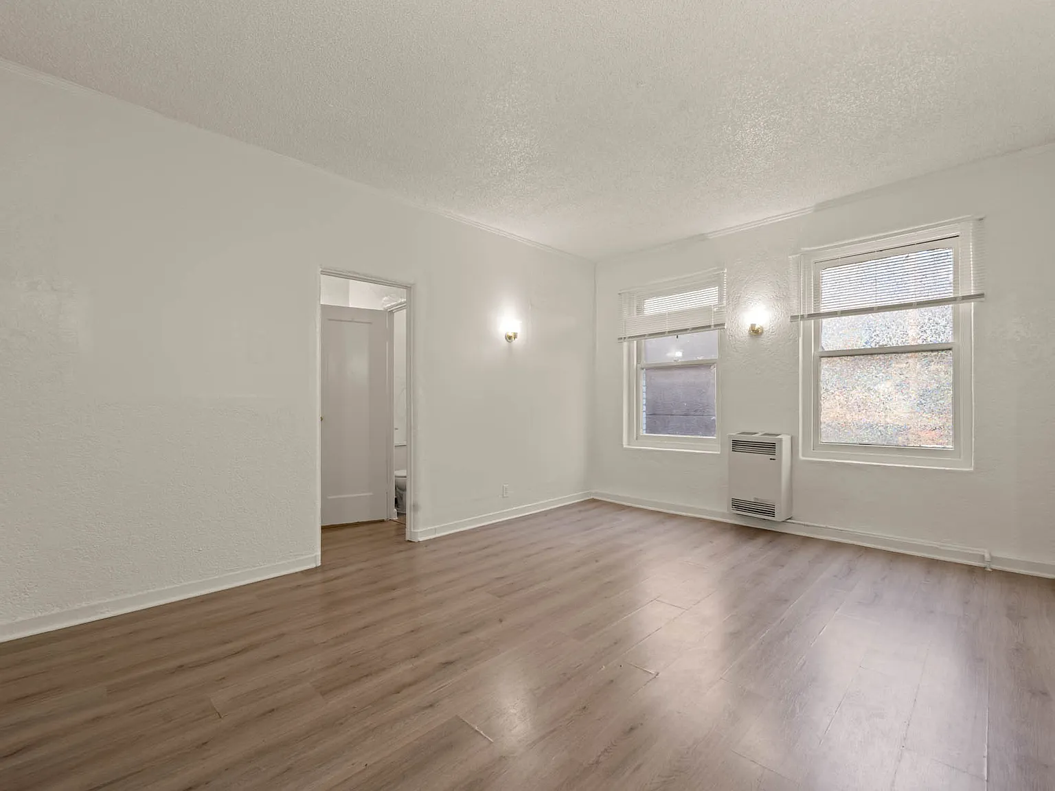 2975 Leeward Ave — Photo 2