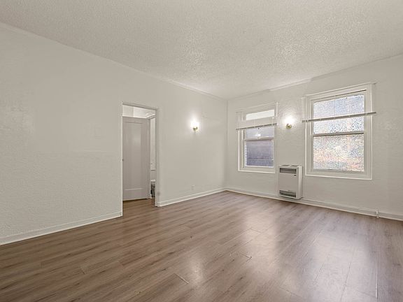 2nd image of 2975 Leeward Ave #A0dcb0228