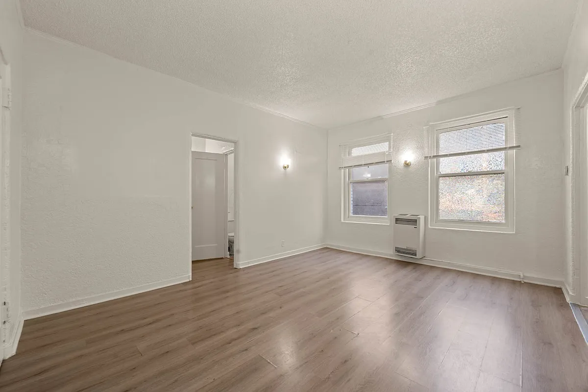Building Photo - 2975 Leeward Ave