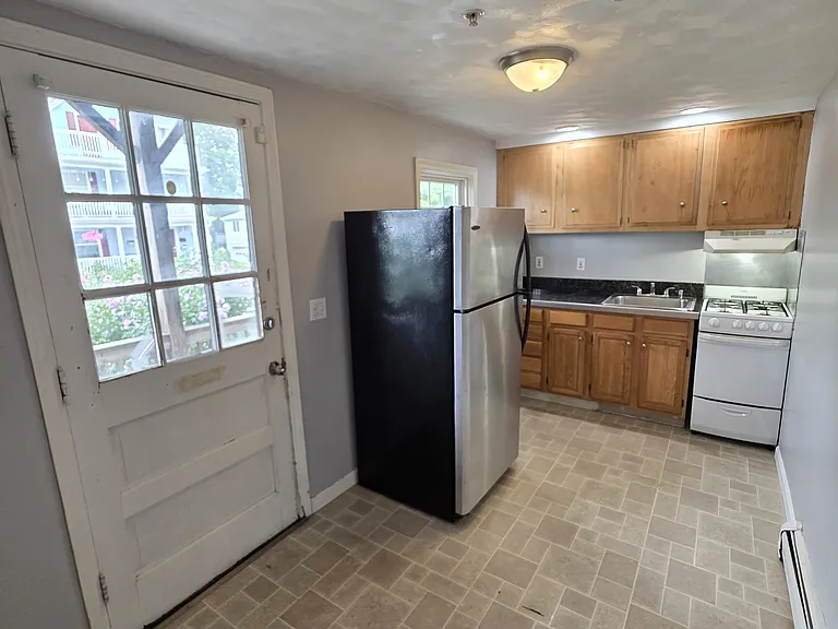 75 Dennis St — Photo 3