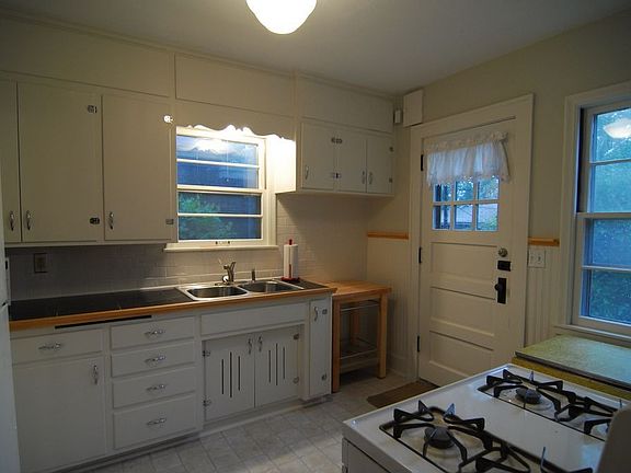 Kitchen has eat-in space.