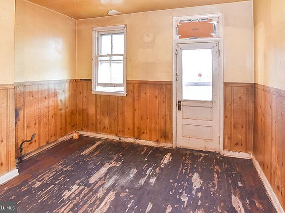 4th image of 613 Harding Pl