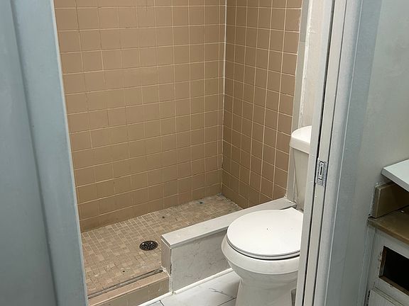 4th image of 3807 Del Prado Blvd S