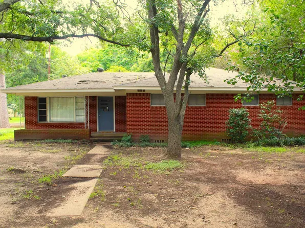 304 N Cypress St, Hallsville, TX 75650