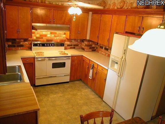 4th image of 299 W Center St