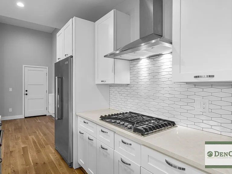 1317 Wolff St — Photo 8