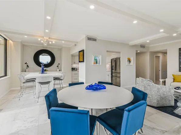 14 Greenway Plz Unit 15P, Houston, TX 77046