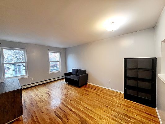 4th image of 244 E 110th St #F