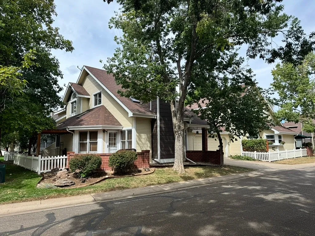 Wonderful 2 bdrm 3 bath w/loft Condo in Fort Collins — Photo 1