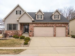 2101 Glenview Ln NE, Rochester, MN 55906