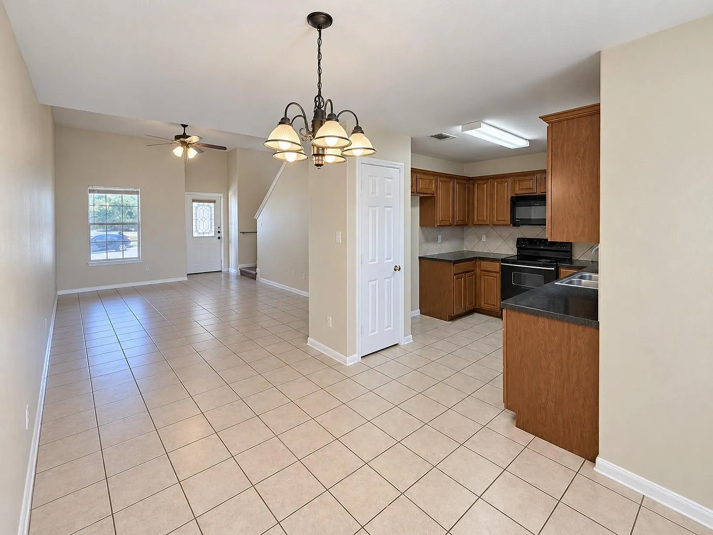 3 bed, 2.0 bath, 1304 sqft, $1,595 — Photo 4