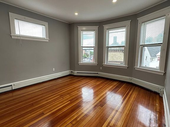 3rd image of 1631 Dorchester Ave Floor 3