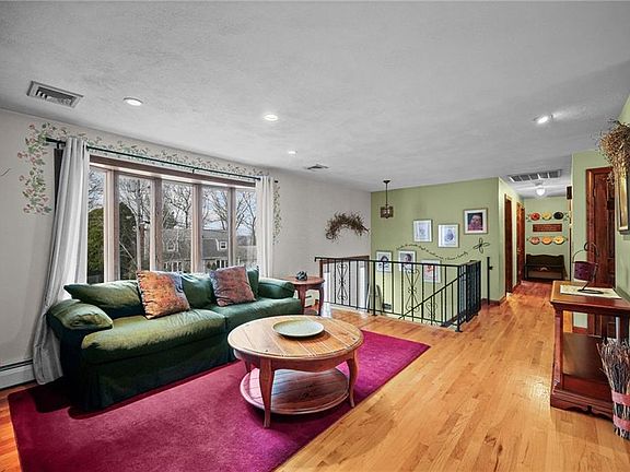 4th image of 68 Hathaway Dr