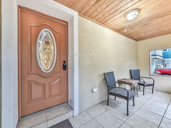 4th image of 127 De Haven St
