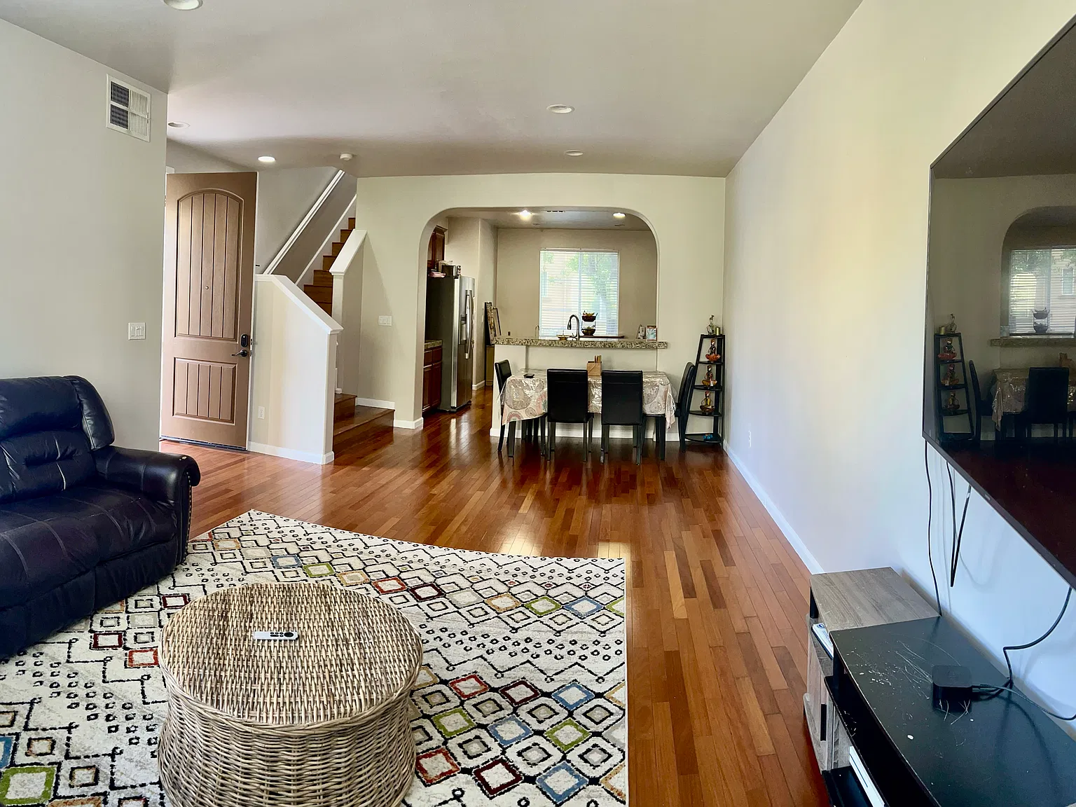 4 bed, 2.5 bath, 1659 sqft, $4,200 — Photo 3