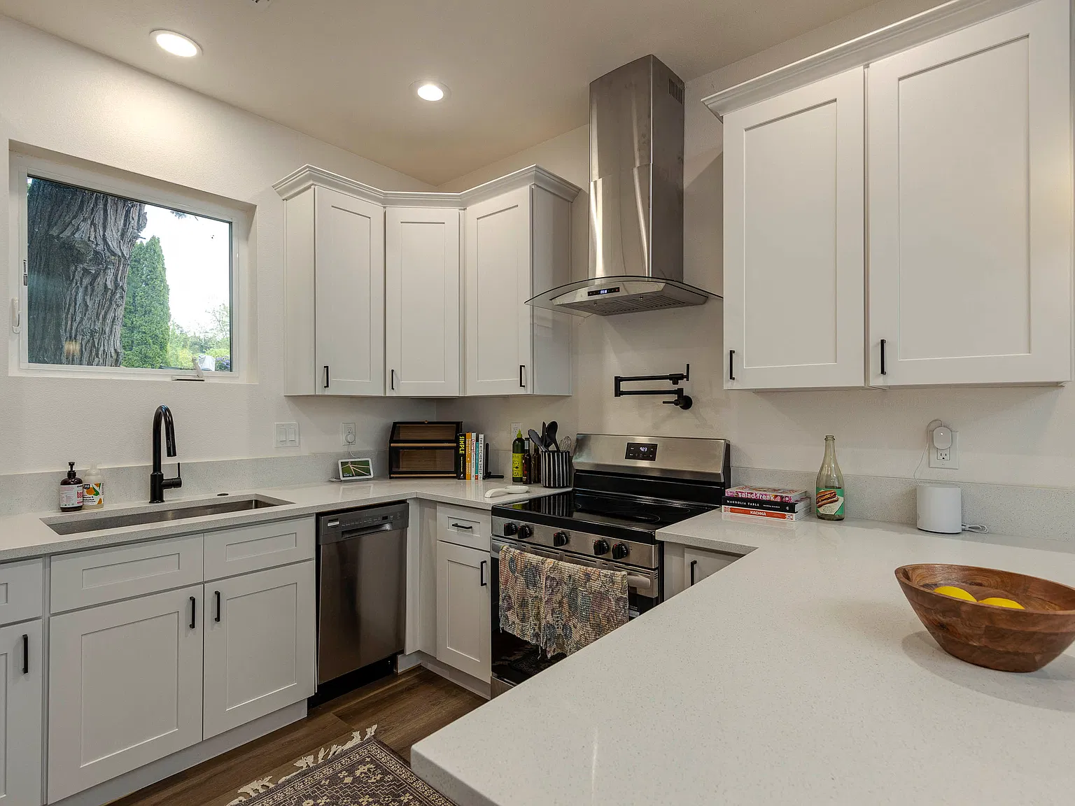 2 bed, 2.5 bath, 1350 sqft, $2,800 — Photo 4