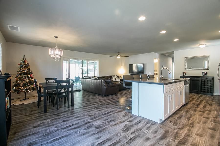 1st image of 6471 Beaver Lake Ct