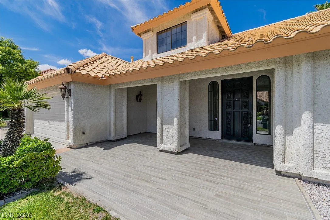 5 bed, 3.0 bath, 3389 sqft, $4,500 — Photo 2