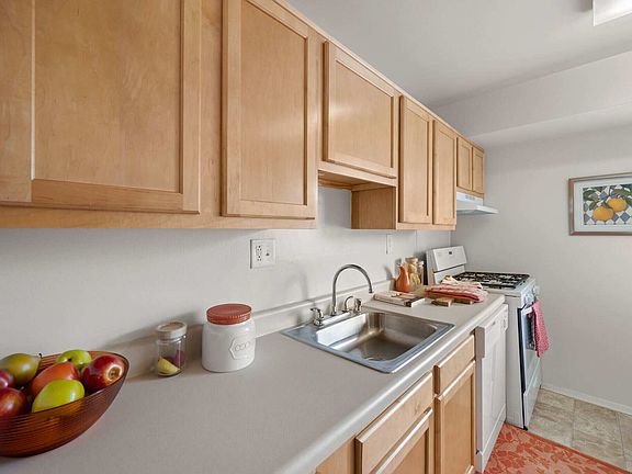 21-web-or-mls-commonsatwhitemarshmodel1-10