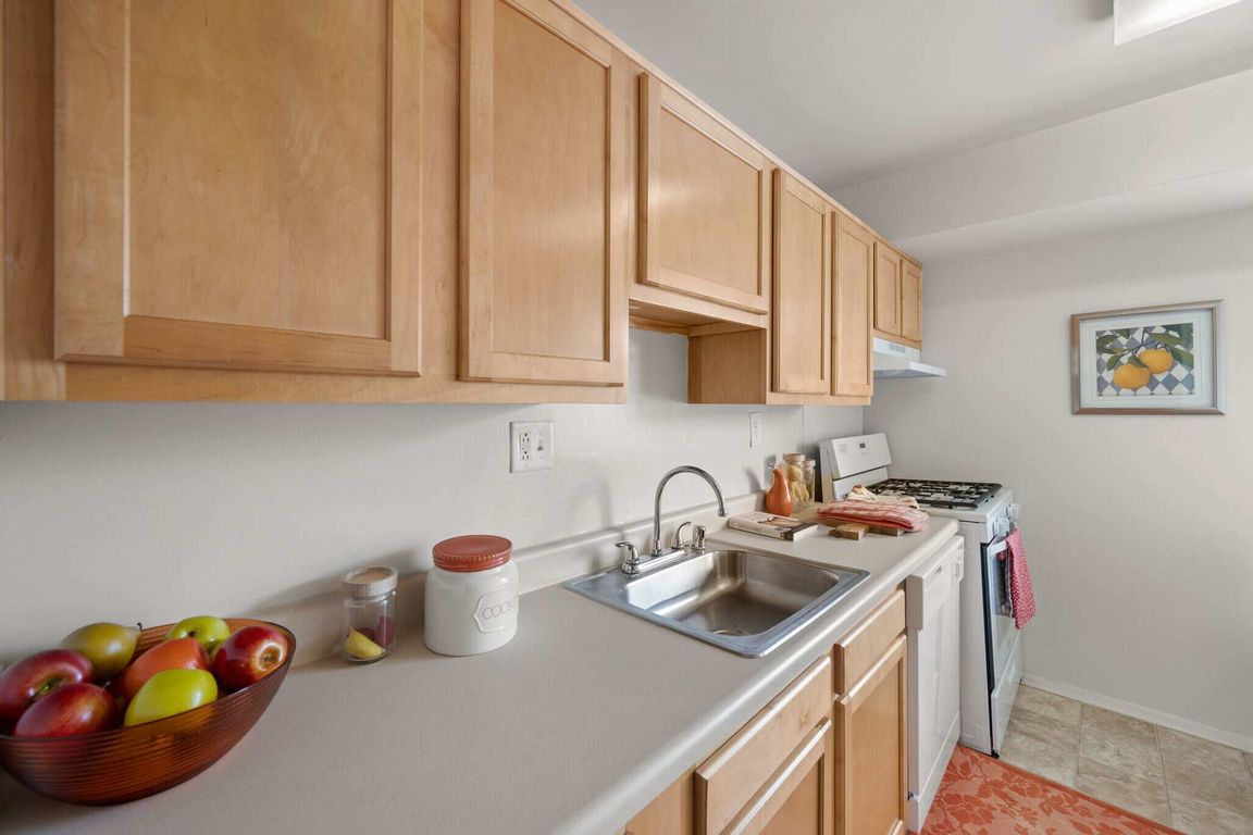 21-web-or-mls-commonsatwhitemarshmodel1-10