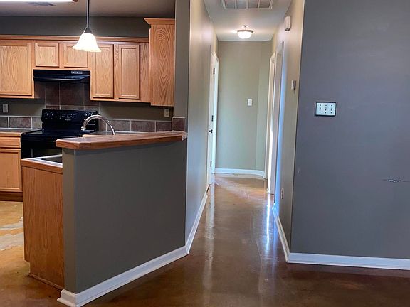 5th image of 1422 Southport Blvd