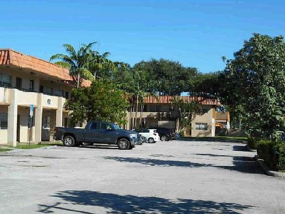 5th image of 400 NW 65th Ave APT 118