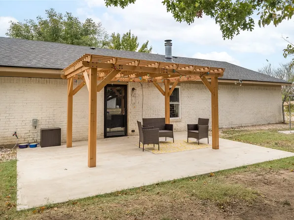 104 Sherry Lynn Dr, China Spring, TX 76633