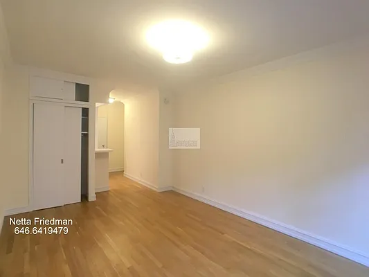 Rented by Manhattan Connection | media 12