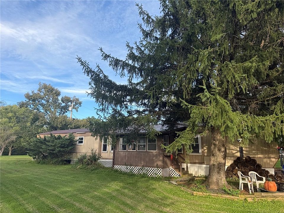 1st image of 216 Lakeview Cir